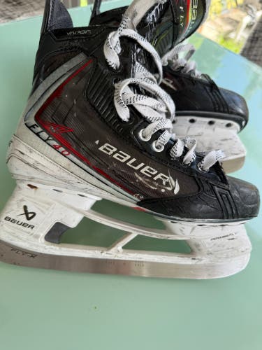 2025 Bauer Vapor Fly40 Hockey Skates 7 (Used)