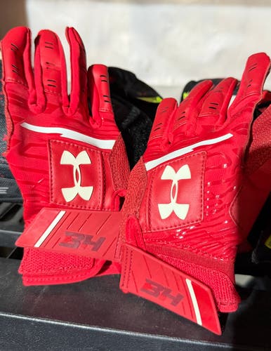 Youth Small Under Armour clean up Batting Gloves (Used)