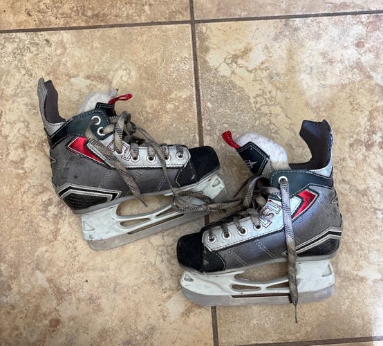 Black/Gray Easton Stealth S17 Hockey Skates 13.5 (Used)
