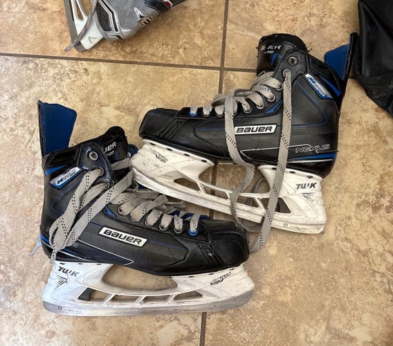 Black 2018 Bauer Nexus N2700 Hockey Skates 11.5 (Used)