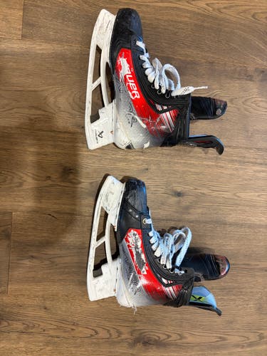 Red Bauer Vapor Hyperlite 2 Hockey Skates Regular Width Pro Stock 7.5 (Used)
