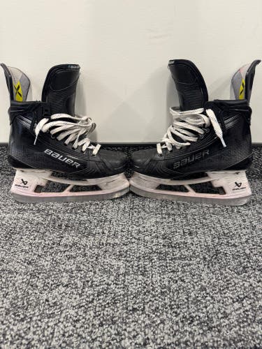 Bauer Vapor Hyperlite 2 Hockey Skates Pro Stock sz 6