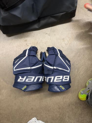 Bauer Vapor Hyperlite Gloves 12" (Used)