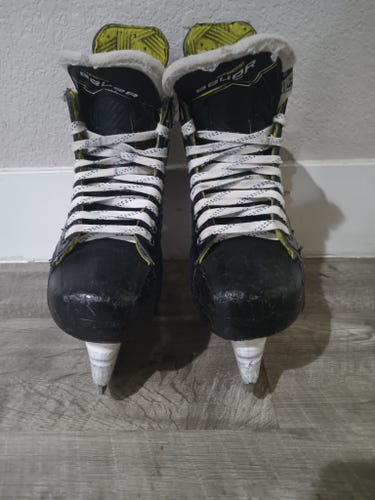 Black/Yellow Bauer Supreme M30 Hockey Skates Size 5.5 (Used)