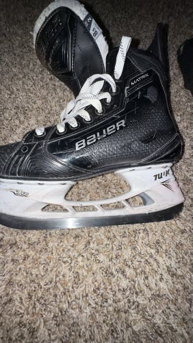 Bauer Supreme Matrix Hockey Skates Regular Width 8.5 (Used)