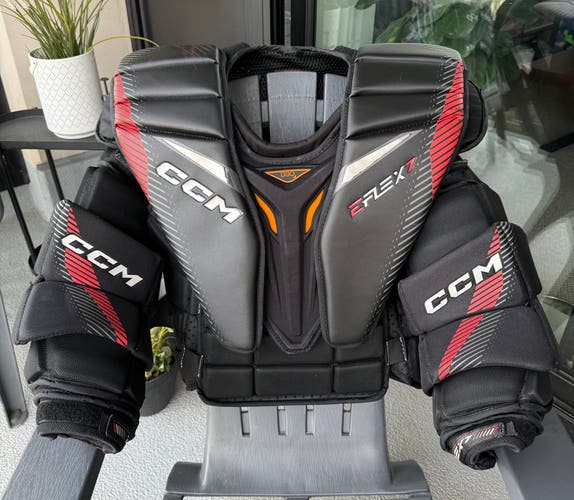 Medium 2025 CCM EFlex 7 Goalie Chest Protector (Used)