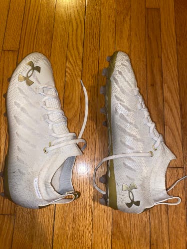 White Men's Size M 12.5 (W 13.5) Adult Under Armour Cleats (Used)