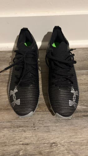 Men's Size M 11.0 (W 12.0) Under Armour Blur Low Top Molded Cleats (New No original box)