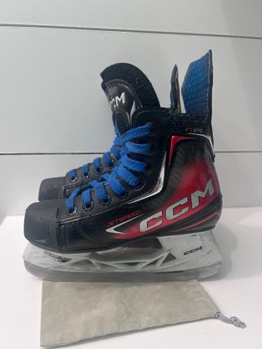 2025 YOUTH CCM FT 890 Hockey Skates Regular Width 13 (Used)
