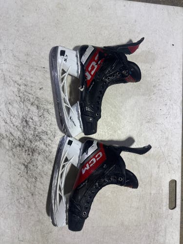 2024 CCM JetSpeed Control Hockey Skates Regular Width 9.5 (Used)