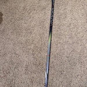 Senior Bauer Vapor Hyperlite 2 Right Handed Hockey Stick P92 77 Flex (Used)