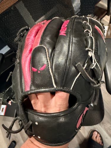 2024 RH Pitcher's Baseball Glove 11.75" (Used)