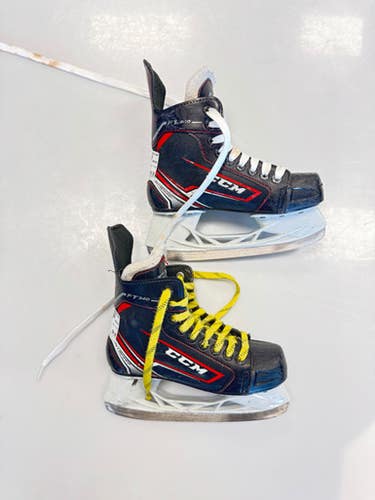 Used CCM FT340 Junior Hockey Skate Junior 02 11860-S000311270