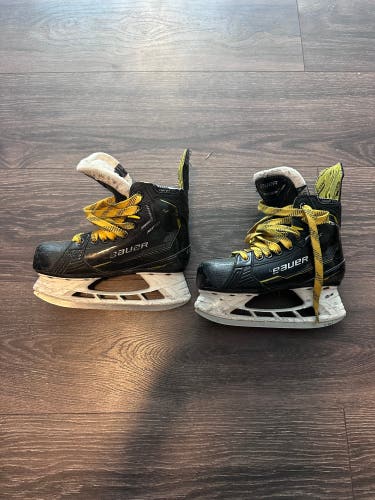 Bauer Supreme M5 Pro Hockey Skates Regular Width 13.5 (Used) youth