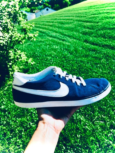 Like New! Nike Midnight Navy Blue Sweet Classic Canvas
Shoes Men's Size 9