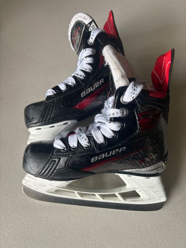 Black Bauer Vapor x5  Pro Youth Hockey Skates Y 13D
