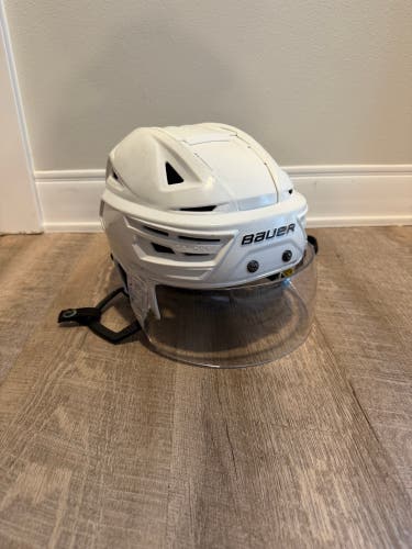 Medium Bauer Re-Akt Helmet Pro Stock (Used)