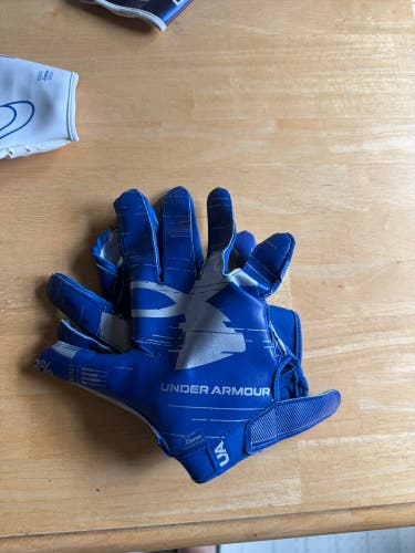 Blue Large Adult Under Armour Gloves (Used)