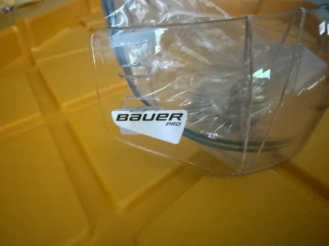 Medium Bauer Pro Straight Visor Clear Visor (Used)