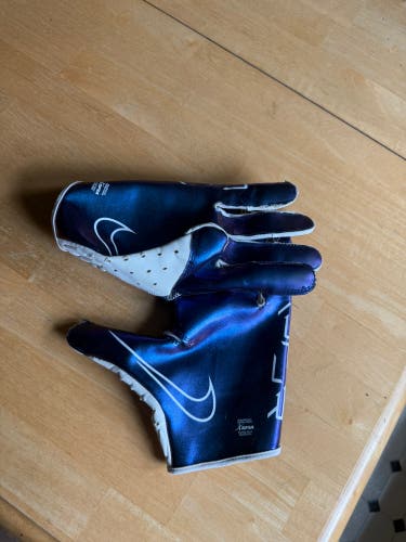 Purple XL Adult Nike Gloves (Used)