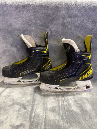 Junior CCM Super Tacks 9370 Hockey Skates Regular Width Size 3.5 (Used)