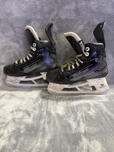 Junior Bauer Supreme M50 Pro Hockey Skates Regular Width Size 1 (Used)
