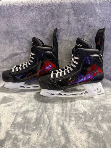 Senior CCM JetSpeed FT890 Hockey Skates Regular Width 7 (Used)