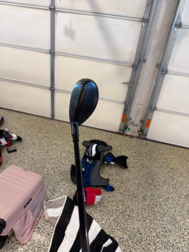 Men's TaylorMade SIM 2 Right Handed Hybrid Stiff Flex 3H (Used)