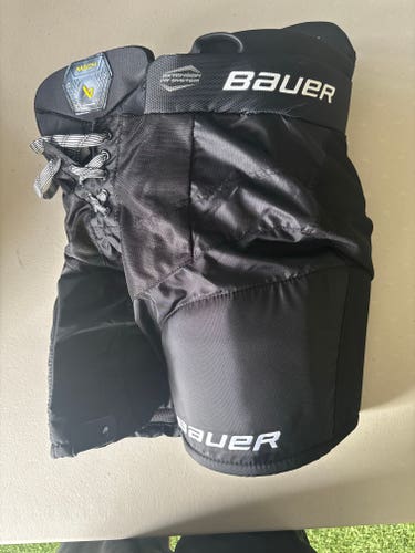 Youth Large Bauer Hockey Pants (New)