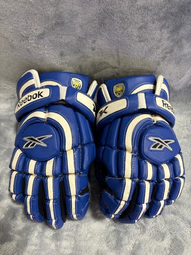 Blue Junior Reebok 7K Gloves 13" (Used)