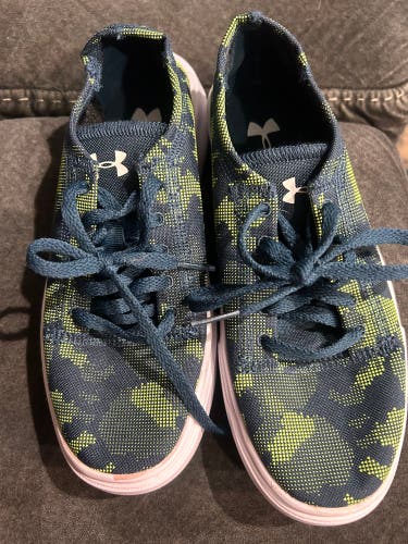 Unisex 2Y (Big Kids / Youth) Youth Under Armour Shoes (New)