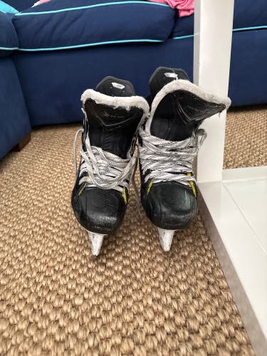 Black 2024 Bauer Supreme M50 Pro Hockey Skates Size 3 (Used)