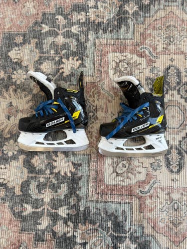 2022 Bauer Supreme M4 Hockey Skates Regular Width Size 1 (Used)