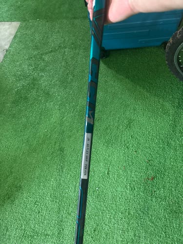 Junior CCM Vizion Right Handed Hockey Stick P29+1/4 40 Flex