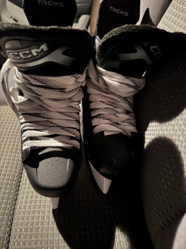 CCM Ccm tacks classic Hockey Skates Regular Width 6.5 (Used)