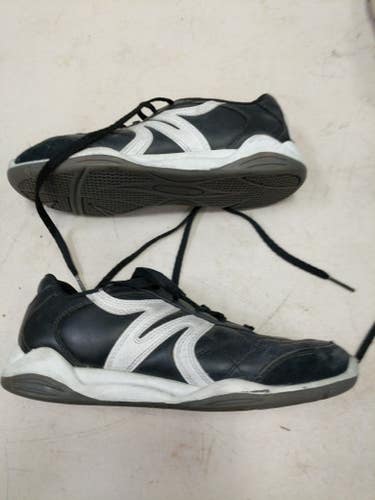 Used Mitre Junior 04.5 Indoor Soccer Indoor Cleats 11860-s000241789