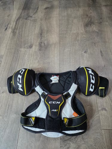 Men's Large Youth CCM Super Tacks AS1 Shoulder Pads (Used)