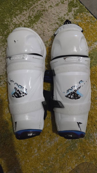 Intermediate Bauer Vapor Flylite 13" Shin Pads (Used)