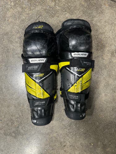 Junior Bauer Supreme Ultrasonic Shin Pads 10" (Used)