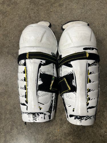 Youth CCM Super Tacks AS1 Shin Pads 9" (Used)