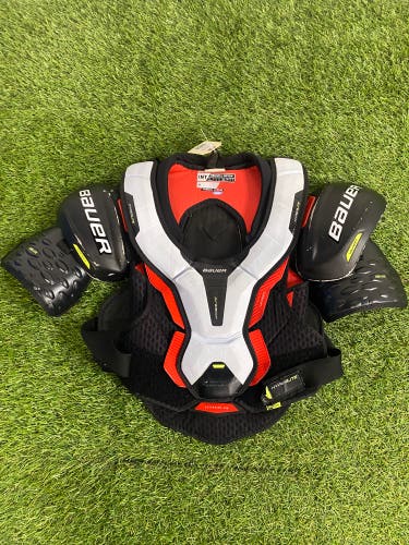 Bauer Vapor Hyperlite Shoulder Pads | Intermediate Size Medium