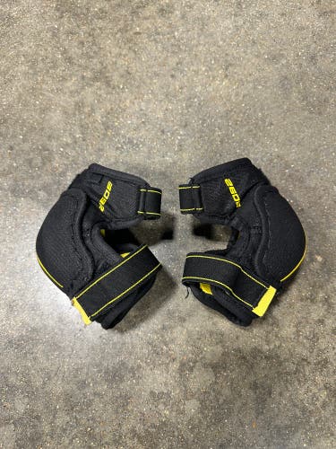 Youth Small CCM Tacks 3092 Elbow Pads (Used)