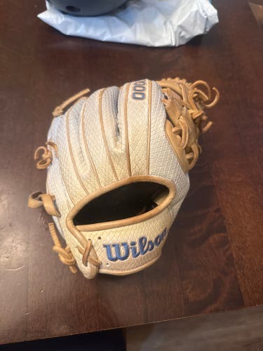 2023 Wilson A2000 RH Infield Baseball Glove 11.5" (Used)