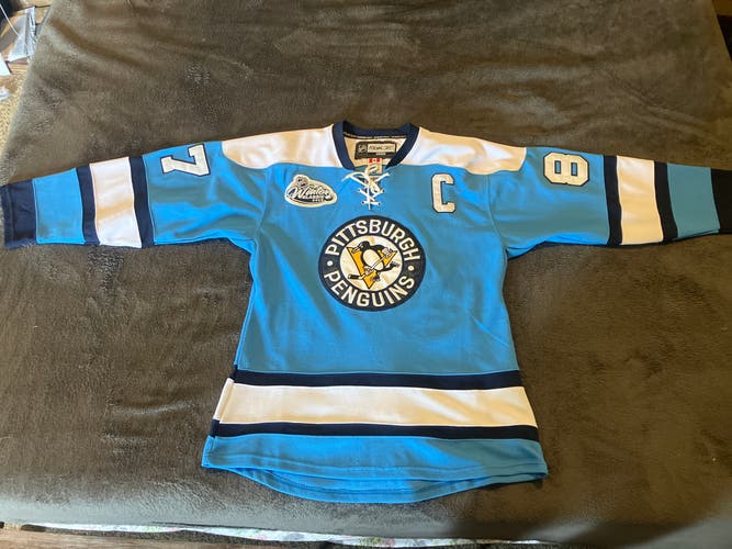 Vintage Sydney Crosby 2008 Winter Classic jersey (52)