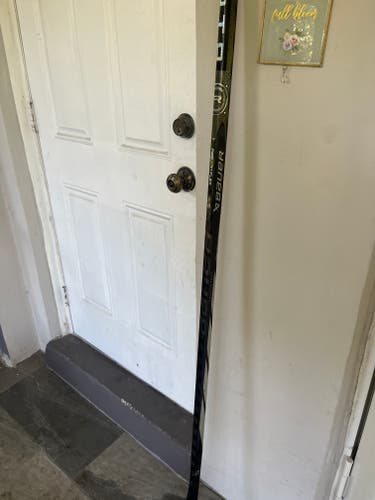 Senior Bauer Proto-R Right Handed Hockey Stick P28 77 Flex (Used)
