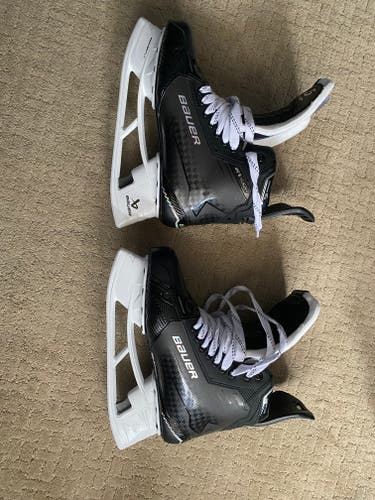 Black 2025 Bauer Supreme Shadow Hockey Skates Extra Wide Width Pro Stock 9.5 (New)
