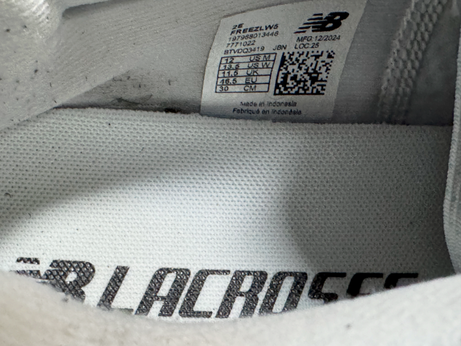 White Men's Size M 12.0 (W 13.0) Adult New Balance Low Top Freeze 4.0 Molded Cleats (Used)