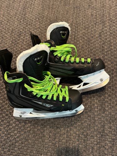 Black 2016 CCM Ribcor 44K Hockey Skates Extra Wide Width Size 5.5 (Used)