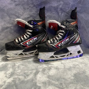 Intermediate CCM JetSpeed FT2 Hockey Skates Extra Wide Width Size 4.5 (Used)