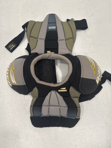 Men's Small Senior Bauer Supreme 5000 Shoulder Pads (Used)